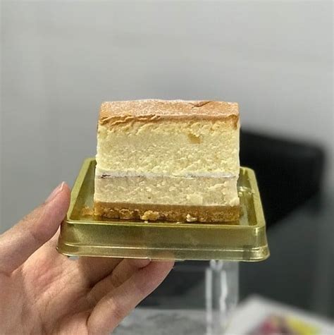 Polar Puffs & Cakes Changi General Hospital.